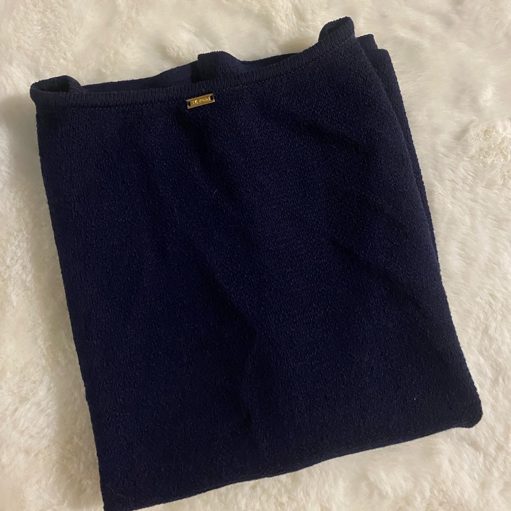 St. John Authentic - image 5